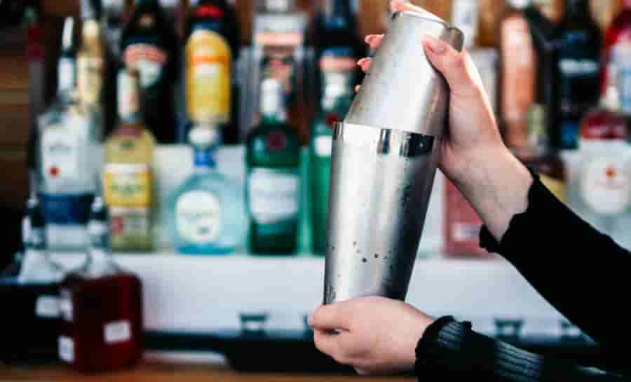 How to Use a Cocktail Shaker: Step-by-Step Guide for Every Shaker Type 4 boston shaker flip and shake technique bartender two tin professional cocktail shaking method