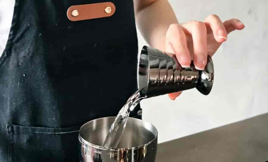single jigger 75ml internal markings reading technique bartender eye level measurement