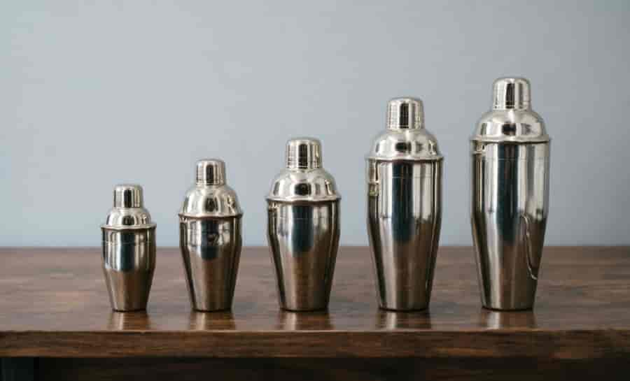 Cocktail Shaker Sizes & Capacity Guide: How to Choose the Right Size 1 cocktail shaker size comparison lineup 300ml 500ml 700ml 800ml stainless steel professional bar