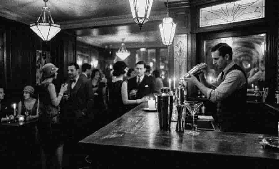 French Cocktail Shaker (Parisian Shaker): What It Is, How to Use It & Why Bartenders Love It 3 parisian cocktail shaker history classic european bar cocktail culture elegant barware